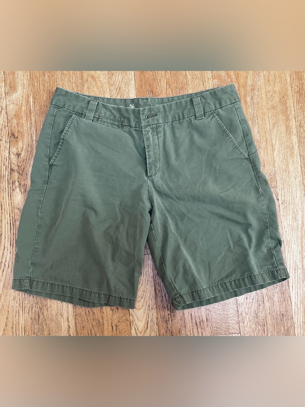 Gap Women's Green Khaki Shorts Size 6
